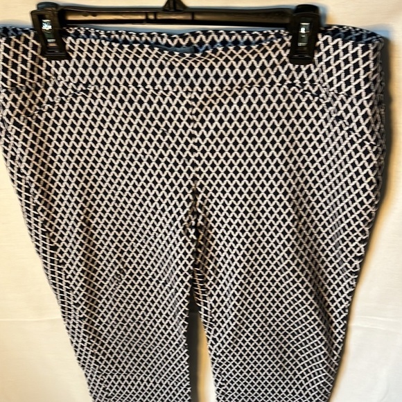 Charter Club Cropped Pants Black & White - Picture 3 of 14